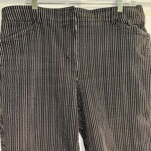 Jones New York Sport Shorts Womens 16 Black Seersucker Striped Stretch Bermuda